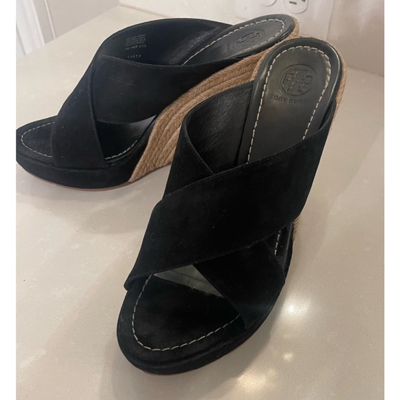 New Tory Burch Size 9. New, No tags. Beautiful black suede gold sign. - Picture 4 of 11